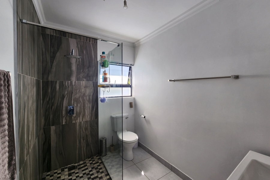 3 Bedroom Property for Sale in Wavecrest Eastern Cape